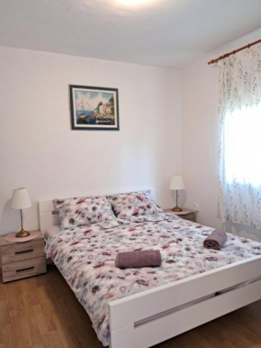 Cozy-family apartment (5-10 min from main market)